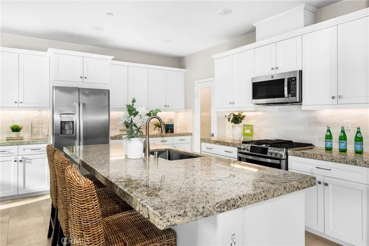 enjoy meals at the kitchen island