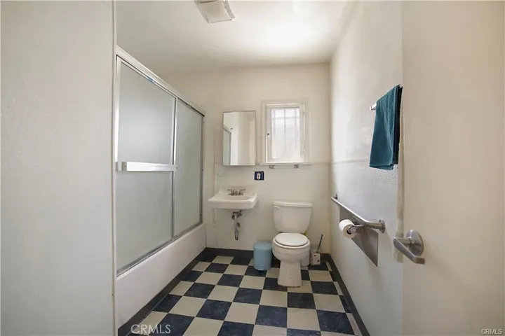 7027 Painter Avenue, Whittier, California 90602
