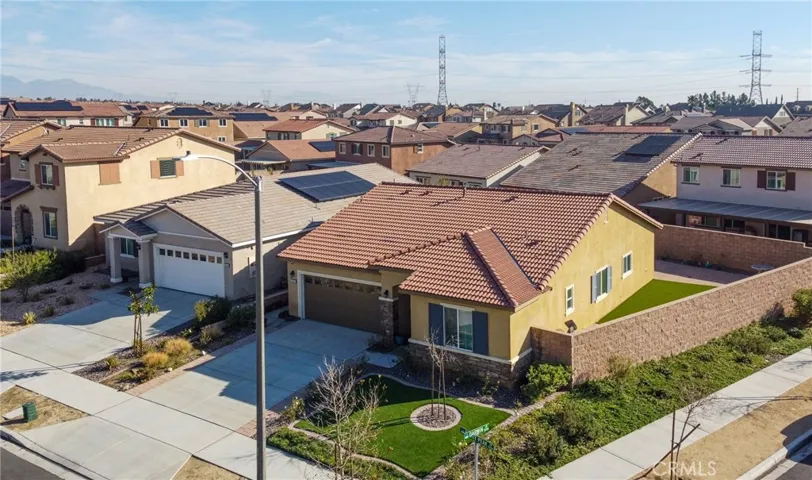 15537 Parry Peak Dr, Fontana, California 92336