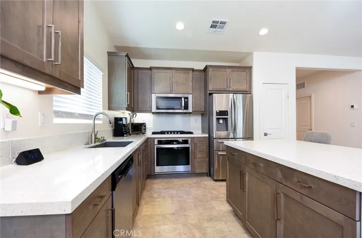 15537 Parry Peak Dr, Fontana, California 92336