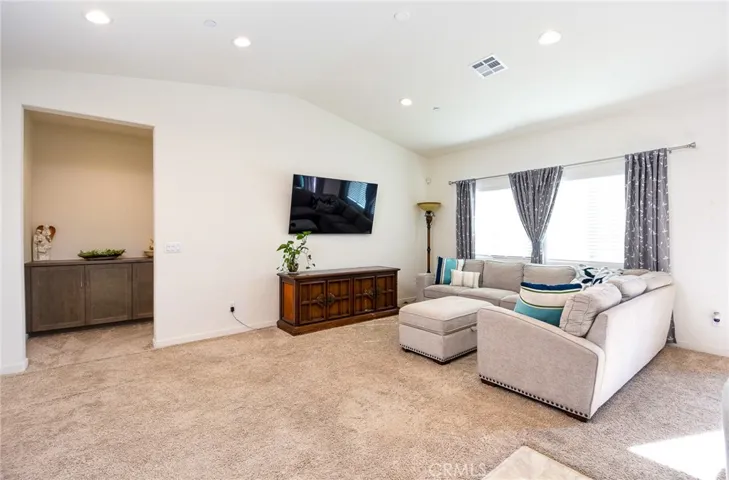 15537 Parry Peak Dr, Fontana, California 92336