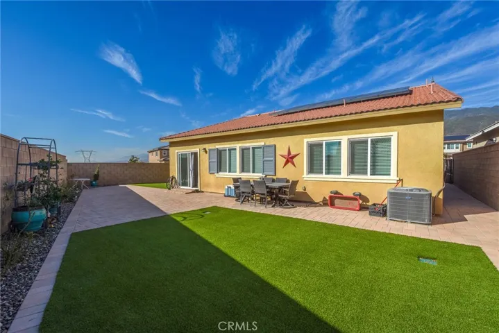 15537 Parry Peak Dr, Fontana, California 92336