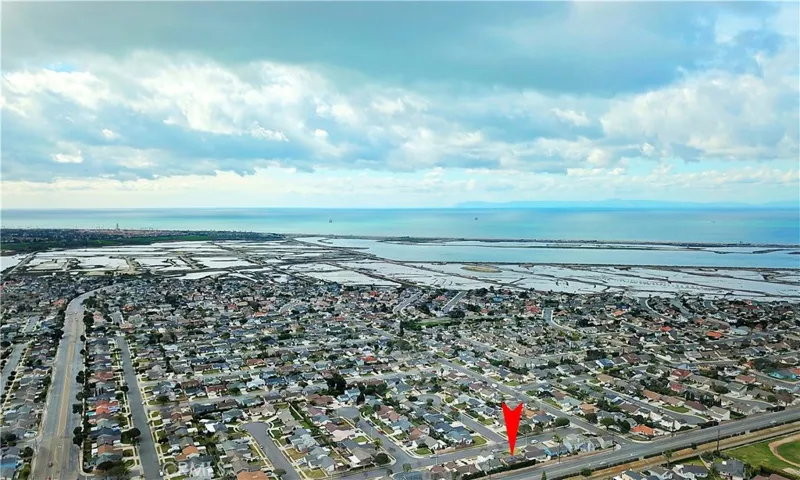5821 Price Drive, Huntington Beach, California 92649