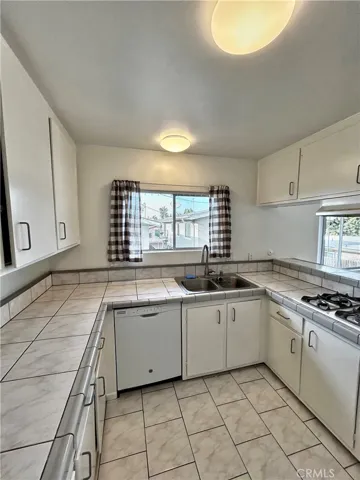 504 S Ola Vista 4, San Clemente, California 92672