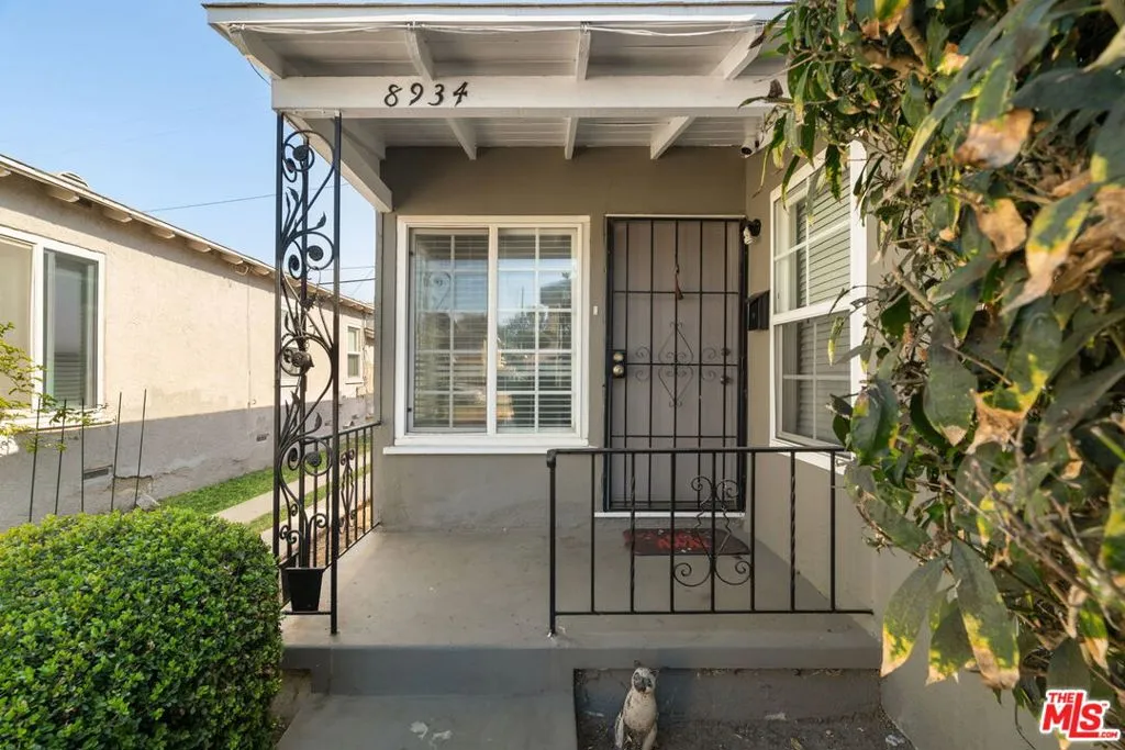 8932 Ramsgate Avenue, Los Angeles, California 90045 home-pic-47