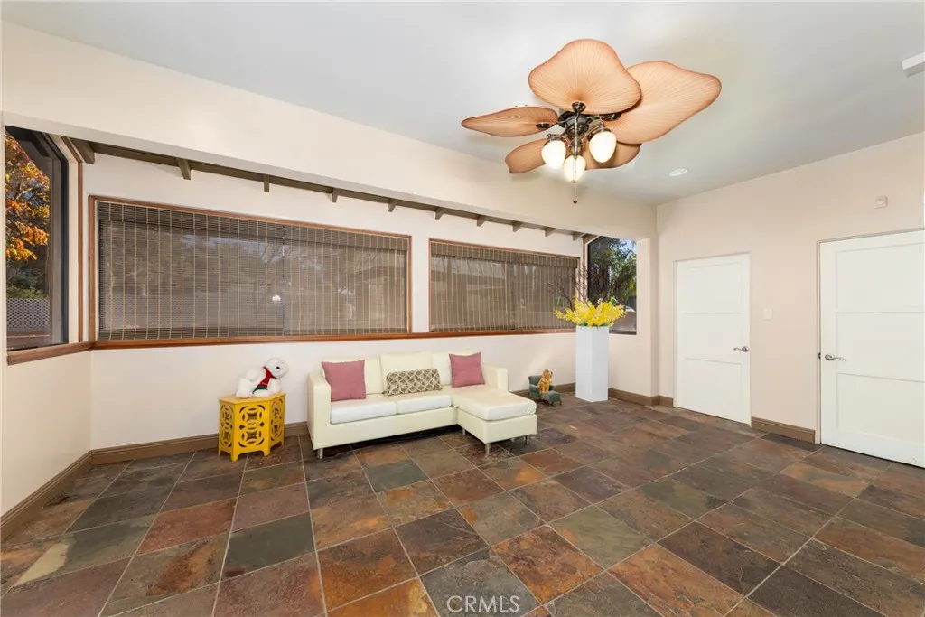 876 W Avenue L, Calimesa, California 92320 home-pic-34