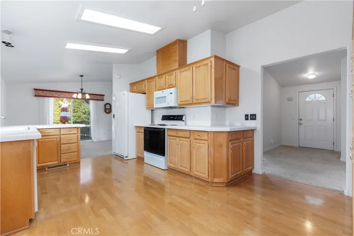 Breakfast Area and Kitchen
