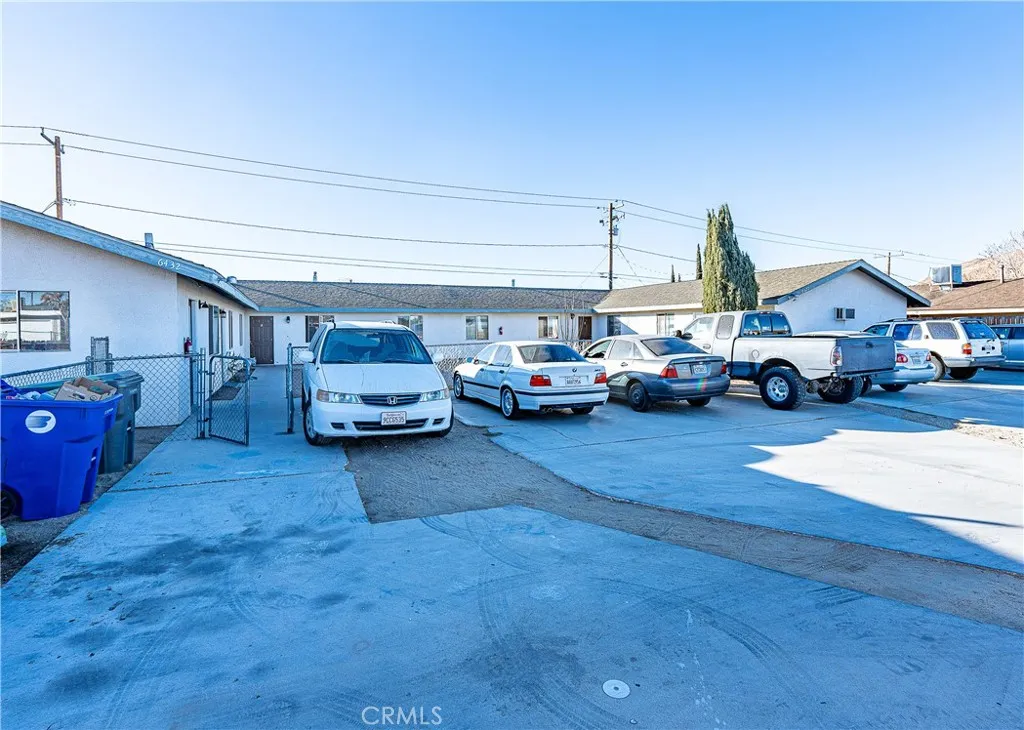 6422 El Dorado Avenue, Yucca Valley, California 92284 home-pic-1