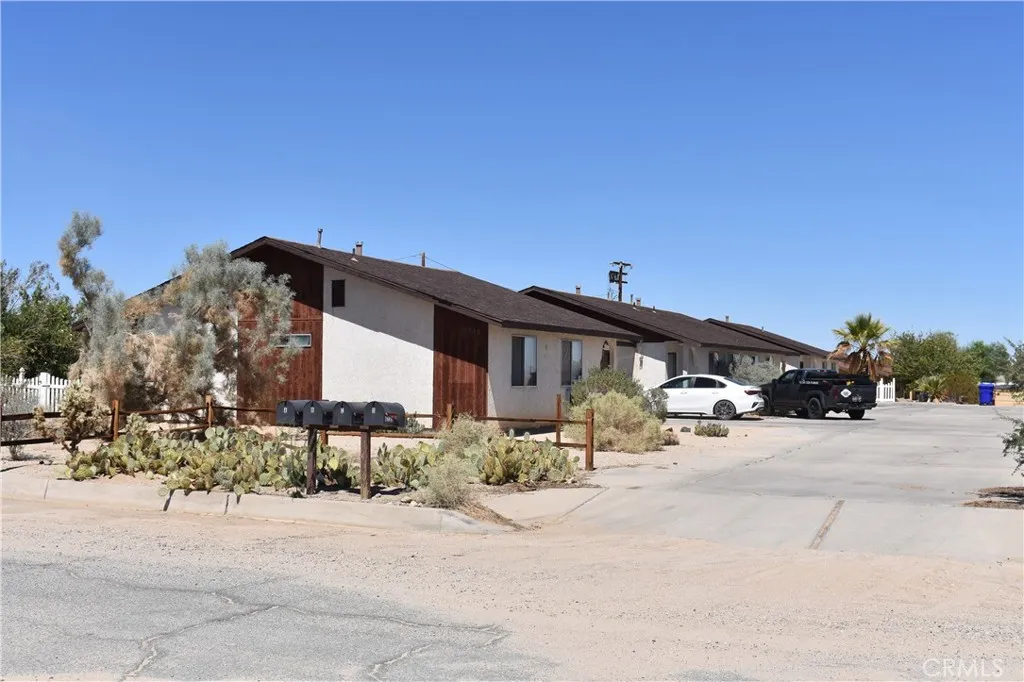 6735 Mesquite Drive, 29 Palms, California 92277 home-pic-21