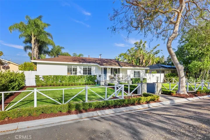 222 Lillian Place, Costa Mesa, California 92627