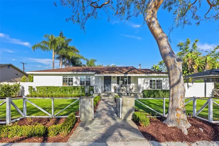 222 Lillian Place, Costa Mesa, California 92627