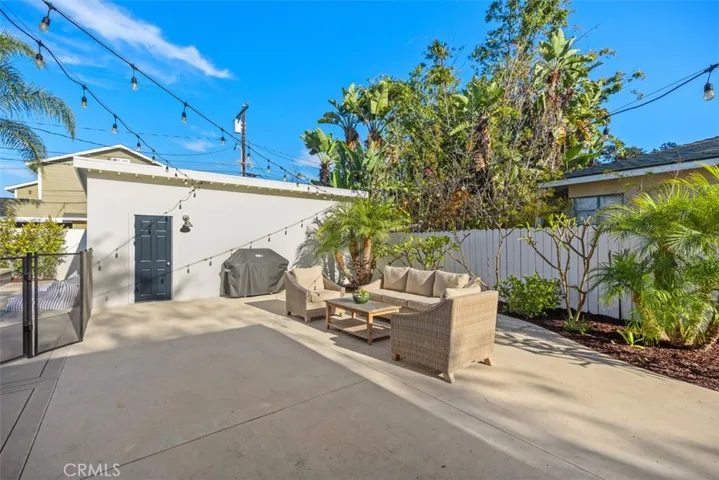 222 Lillian Place, Costa Mesa, California 92627