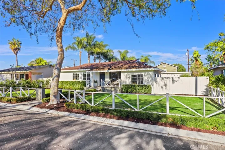 222 Lillian Place, Costa Mesa, California 92627