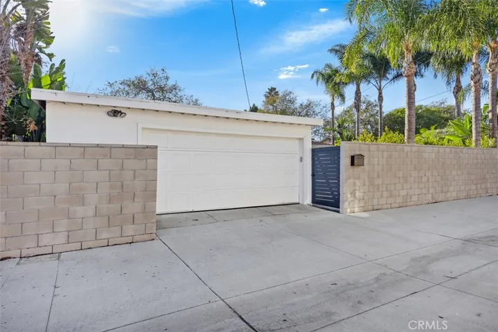 222 Lillian Place, Costa Mesa, California 92627