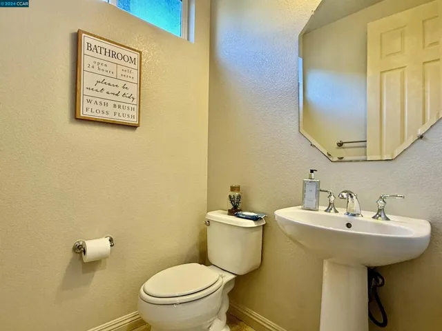 3017 Roslyn Dr, Modesto, California 95355