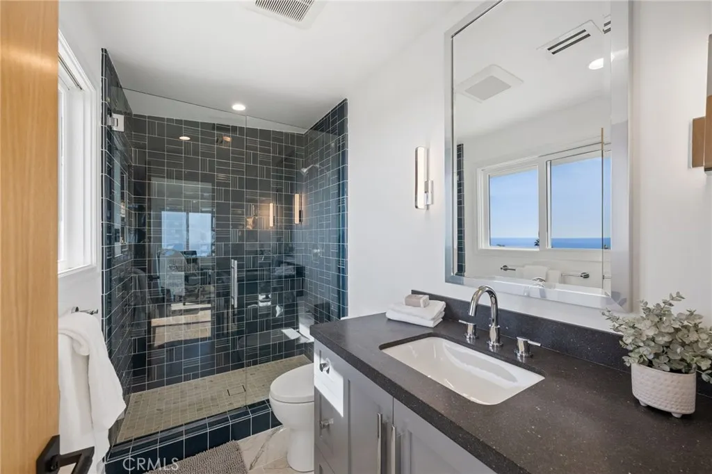 723 Balboa Avenue, Laguna Beach, California 92651 home-pic-33