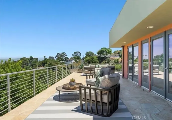 15 Coach Road, Rancho Palos Verdes, California 90275