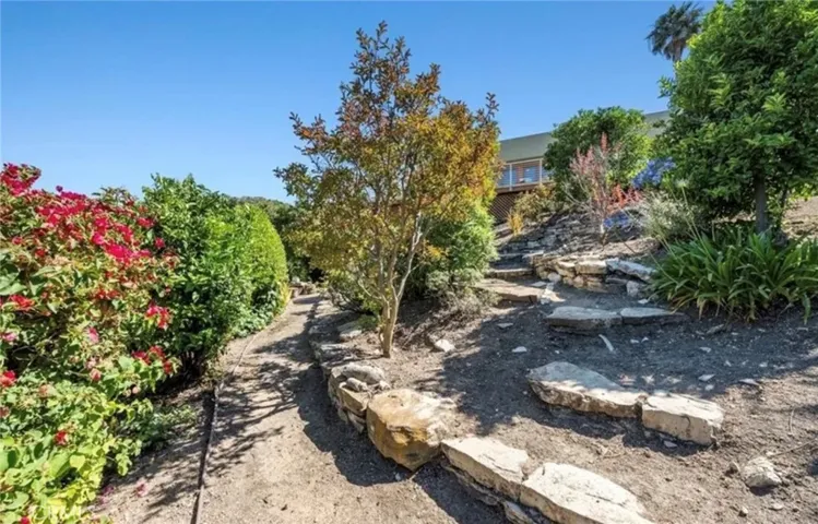 15 Coach Road, Rancho Palos Verdes, California 90275