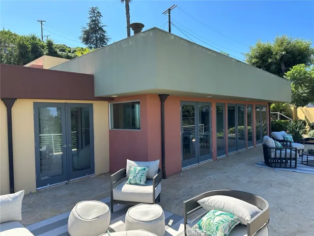 15 Coach Road, Rancho Palos Verdes, California 90275