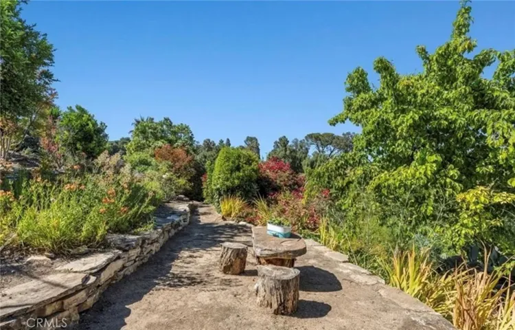 15 Coach Road, Rancho Palos Verdes, California 90275