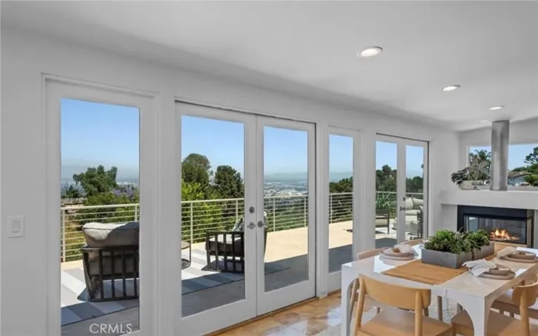 15 Coach Road, Rancho Palos Verdes, California 90275