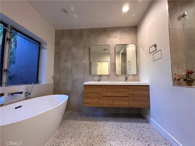 15 Coach Road, Rancho Palos Verdes, California 90275