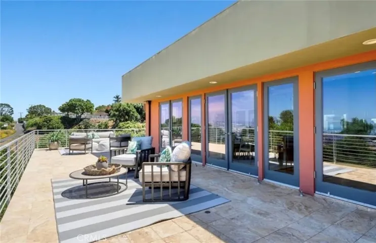 15 Coach Road, Rancho Palos Verdes, California 90275