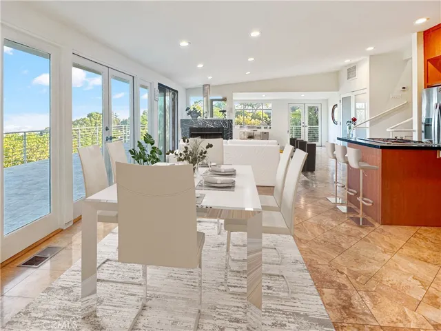 15 Coach Road, Rancho Palos Verdes, California 90275