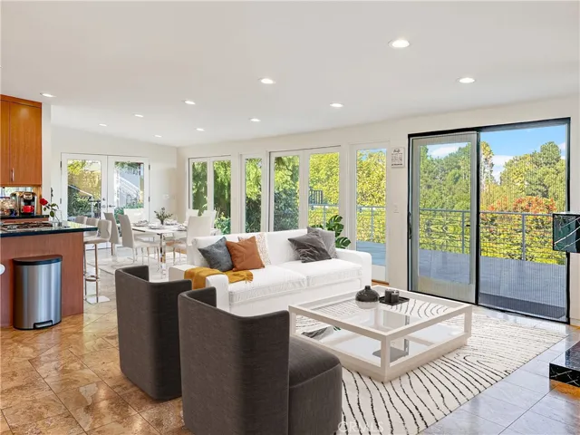15 Coach Road, Rancho Palos Verdes, California 90275