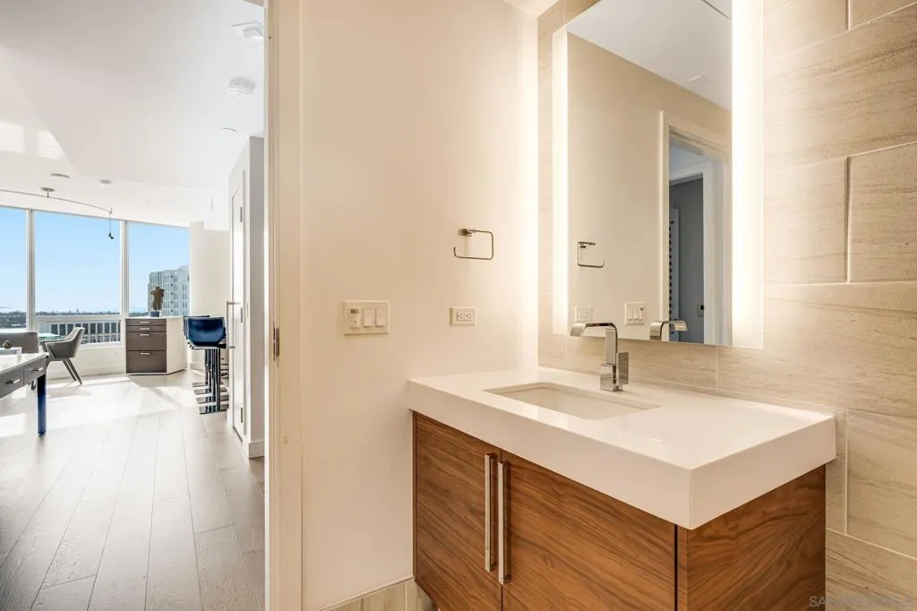 888 W E Street 1804, San Diego, California 92101 home-pic-30