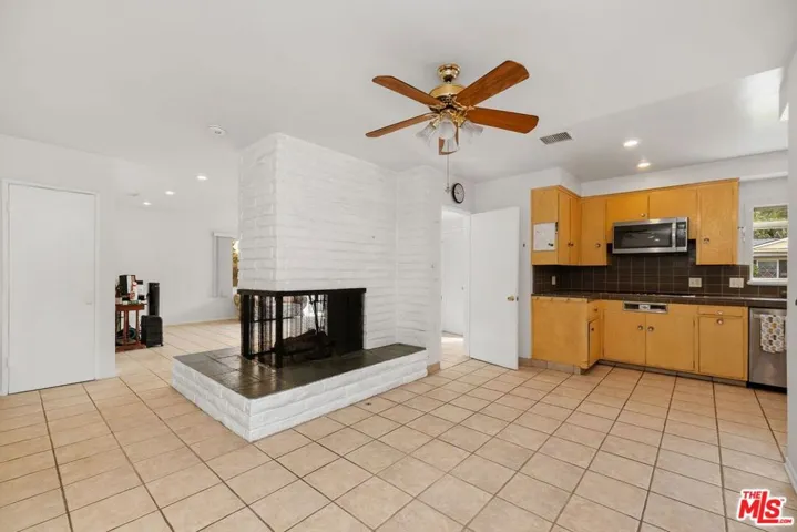 5917 S Le Doux Road, Los Angeles, California 90056