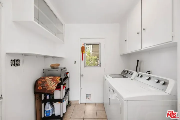 5917 S Le Doux Road, Los Angeles, California 90056