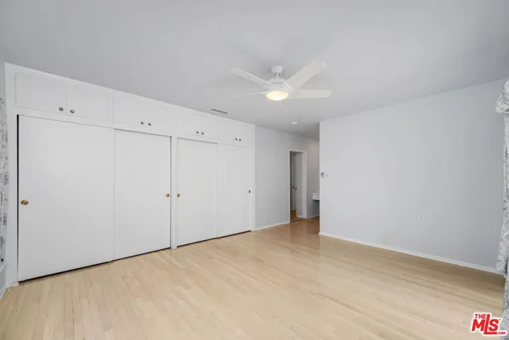 5917 S Le Doux Road, Los Angeles, California 90056