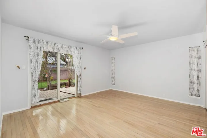 5917 S Le Doux Road, Los Angeles, California 90056