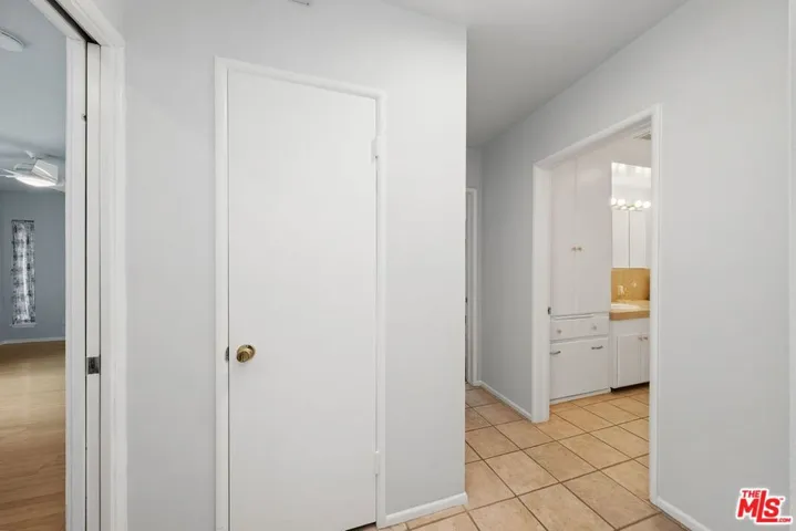 5917 S Le Doux Road, Los Angeles, California 90056
