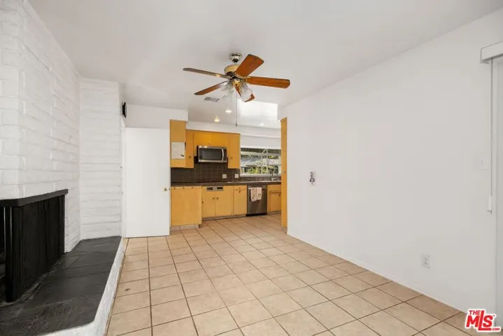 5917 S Le Doux Road, Los Angeles, California 90056