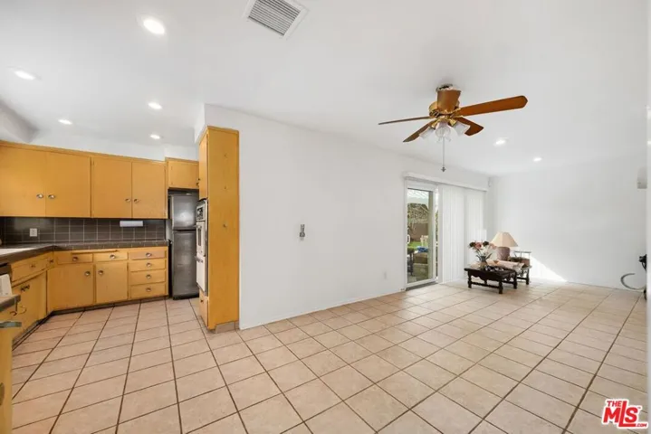 5917 S Le Doux Road, Los Angeles, California 90056