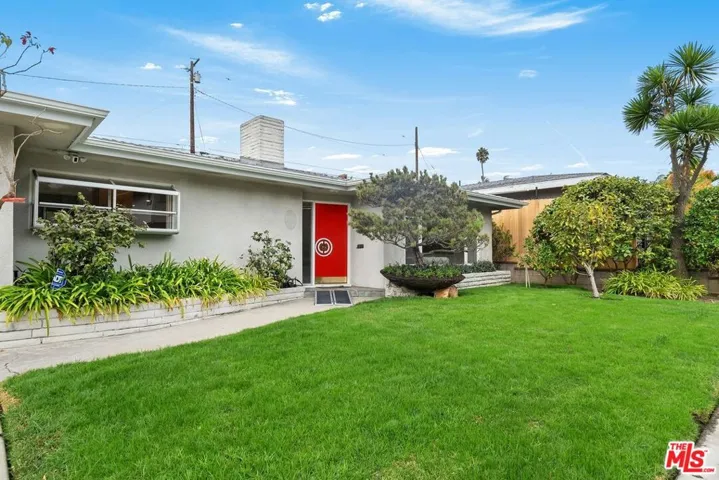 5917 S Le Doux Road, Los Angeles, California 90056