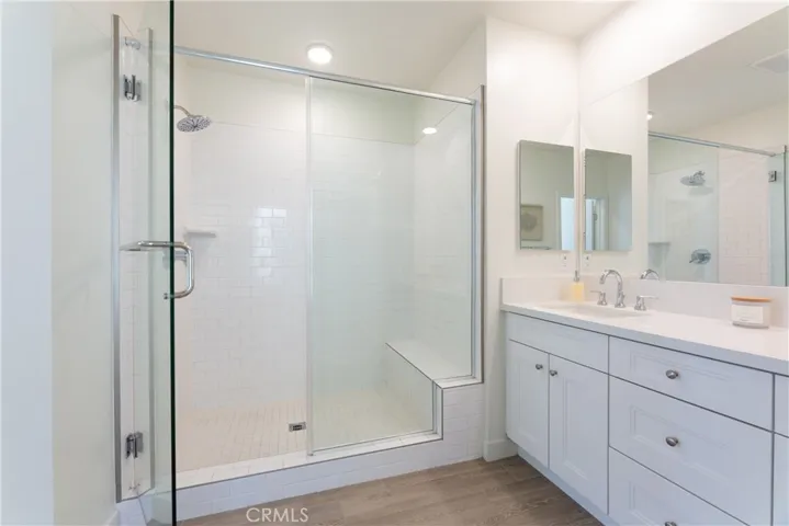 Primary bath, en-suite.