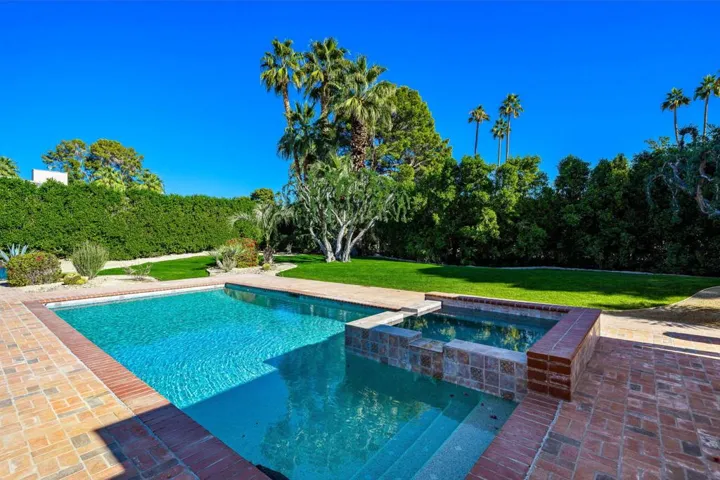 Pool & Spa