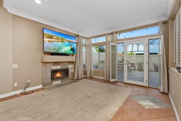 Open floor plan bright & light with fireplace