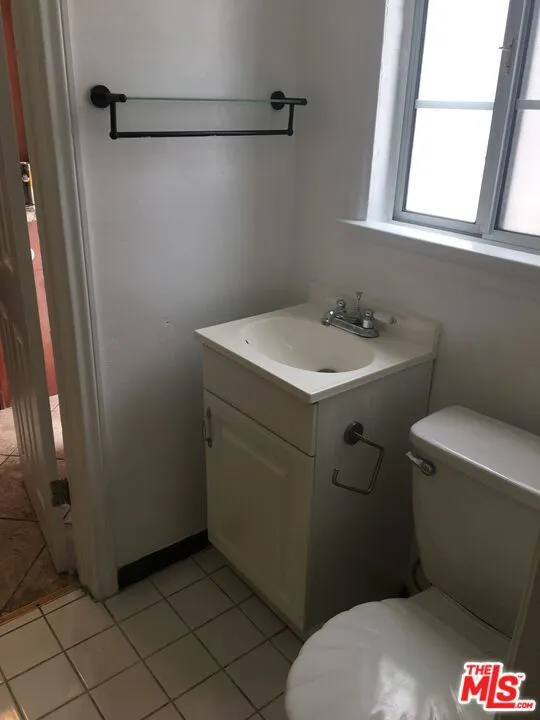 1653 W 83rd Street, Los Angeles, California 90047 home-pic-24