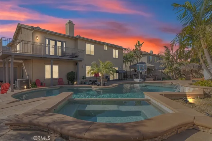 Resort-style pool and spa with a tropical ambiance, perfect for relaxation and entertainment.