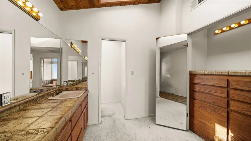 68 Rockinghorse Road, Rancho Palos Verdes, California 90275