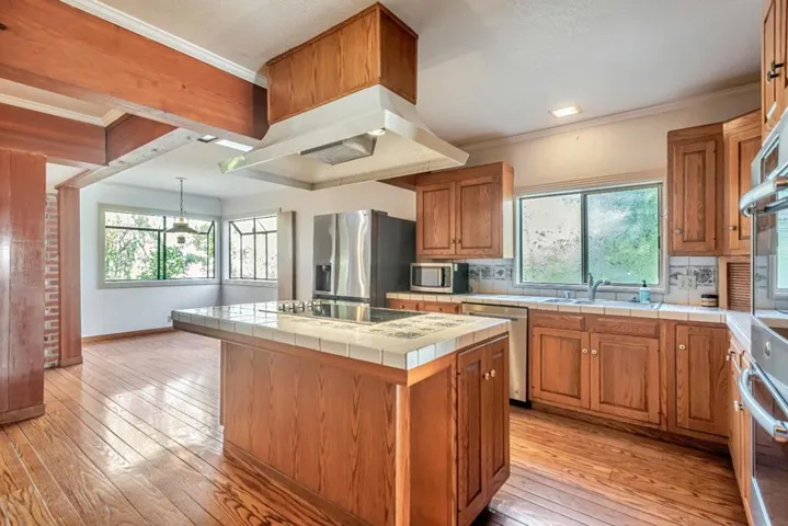 2910 Hillside Drive, Burlingame, California 94010