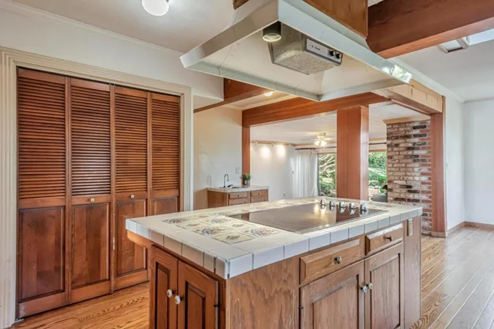 2910 Hillside Drive, Burlingame, California 94010