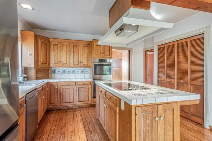 2910 Hillside Drive, Burlingame, California 94010