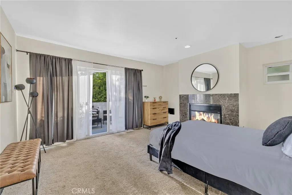 4939 Medina Drive, Woodland Hills, California 91364 home-pic-18