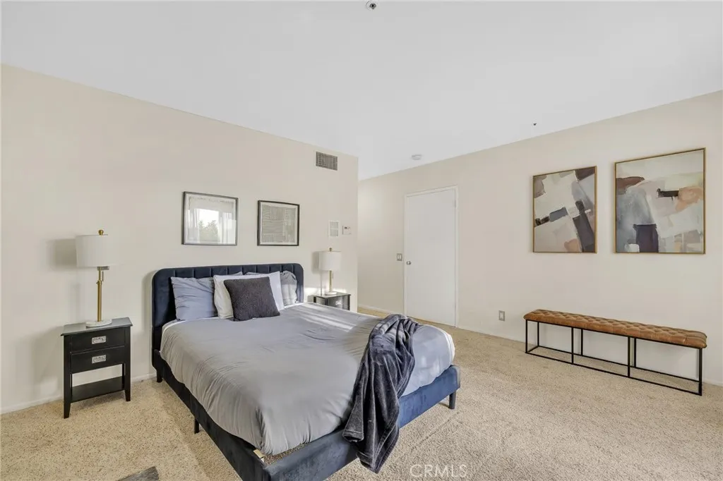 4939 Medina Drive, Woodland Hills, California 91364 home-pic-20