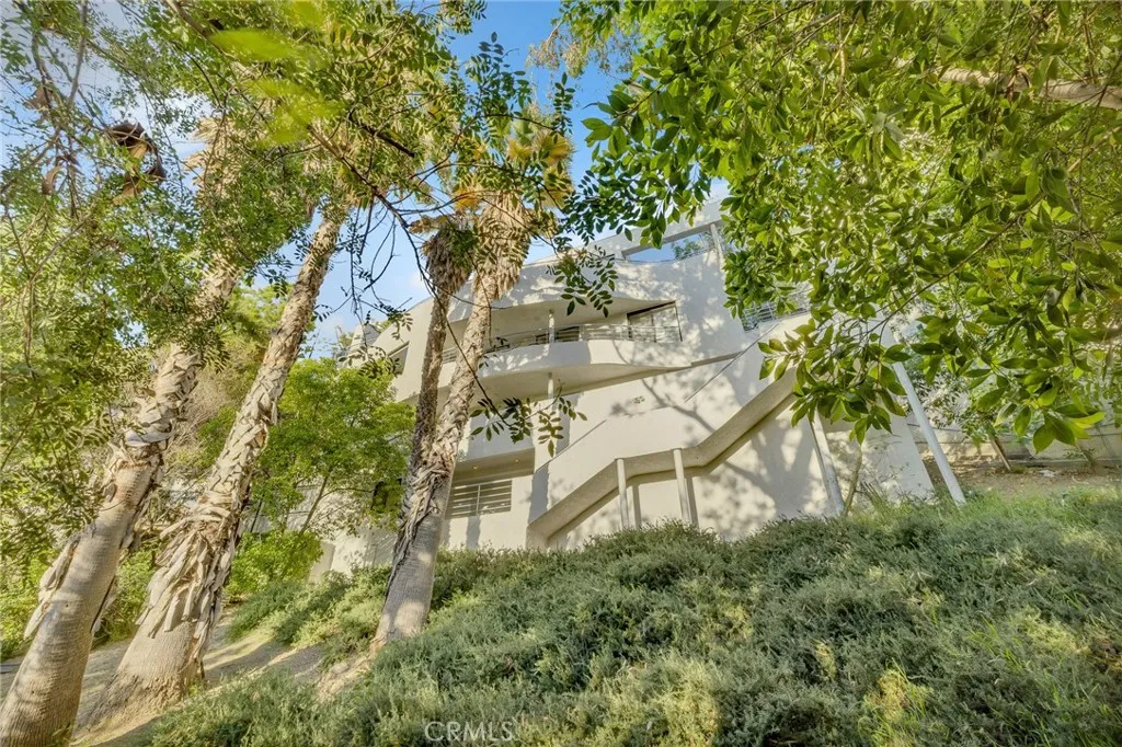 4939 Medina Drive, Woodland Hills, California 91364 home-pic-43